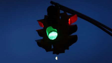Traffic Experts Are Tricking Drivers Into Slowing Down With More Green Lights