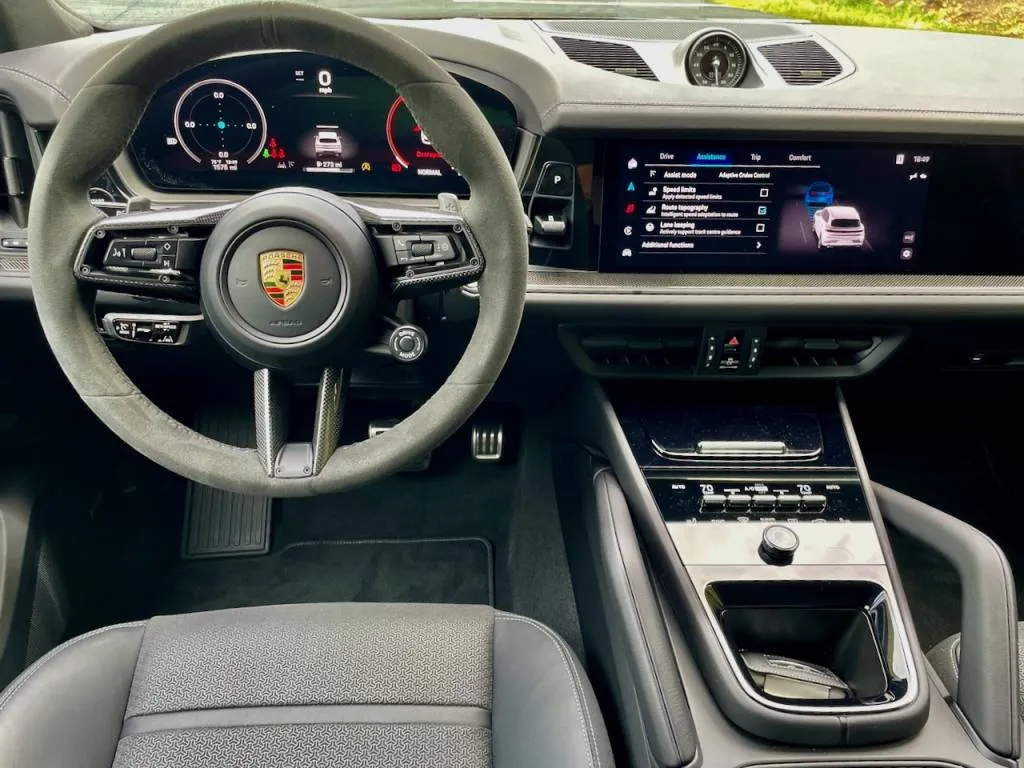 2025 Porsche Cayenne GTS