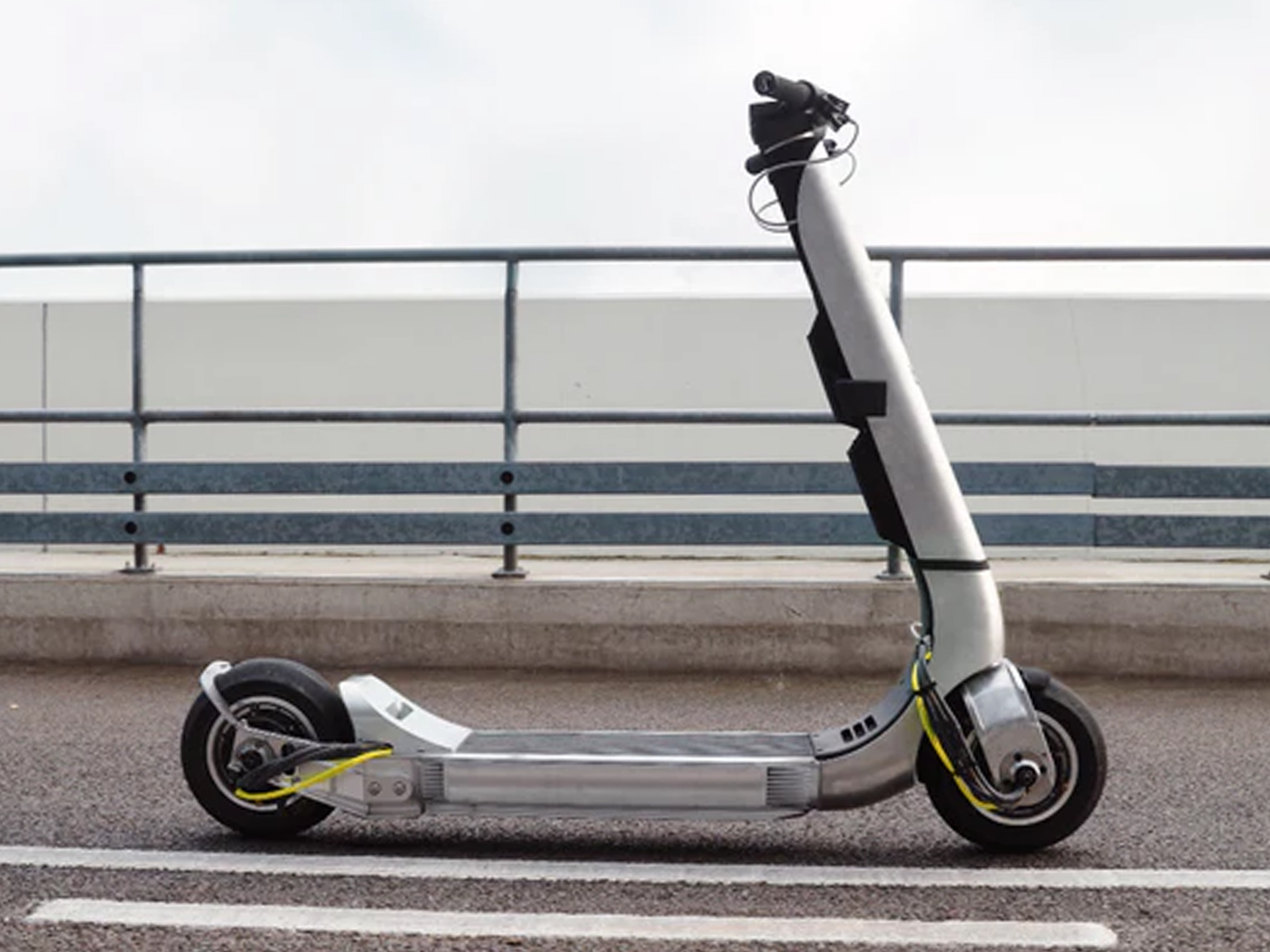 Bo Turbo scooter side view.