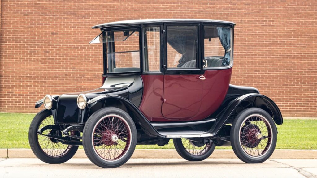 This 1918 Detroit Electric Is Powered by Modern Batteries, And It Actually Works